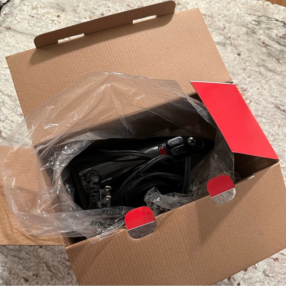 Sunbeam Classic Iron Model GCSBBV-151 Black Variable Steam Control NEW In Box. - Picture 2 of 8